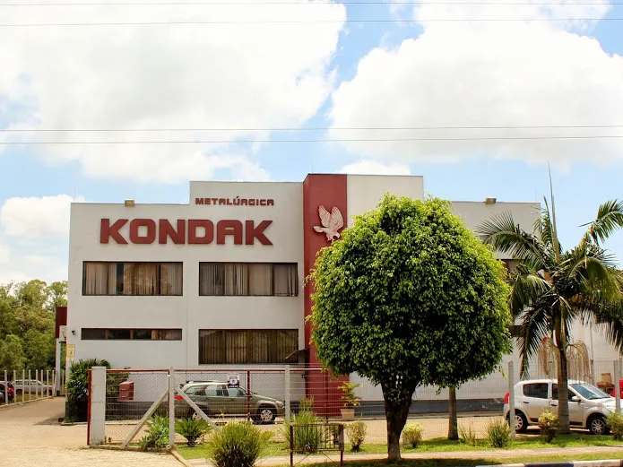 Kondak industrial facility facade in Cachoeirinha, RS.